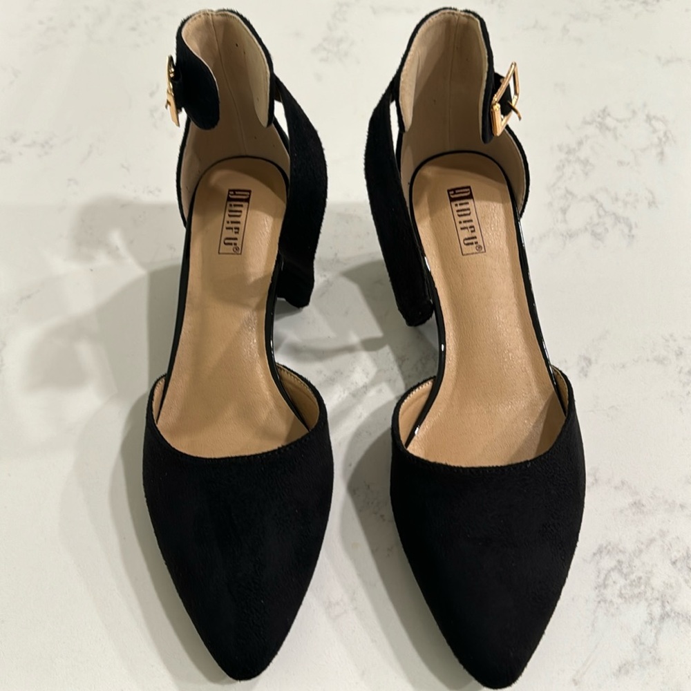 Black Microsuede mid heel shoes NWOT